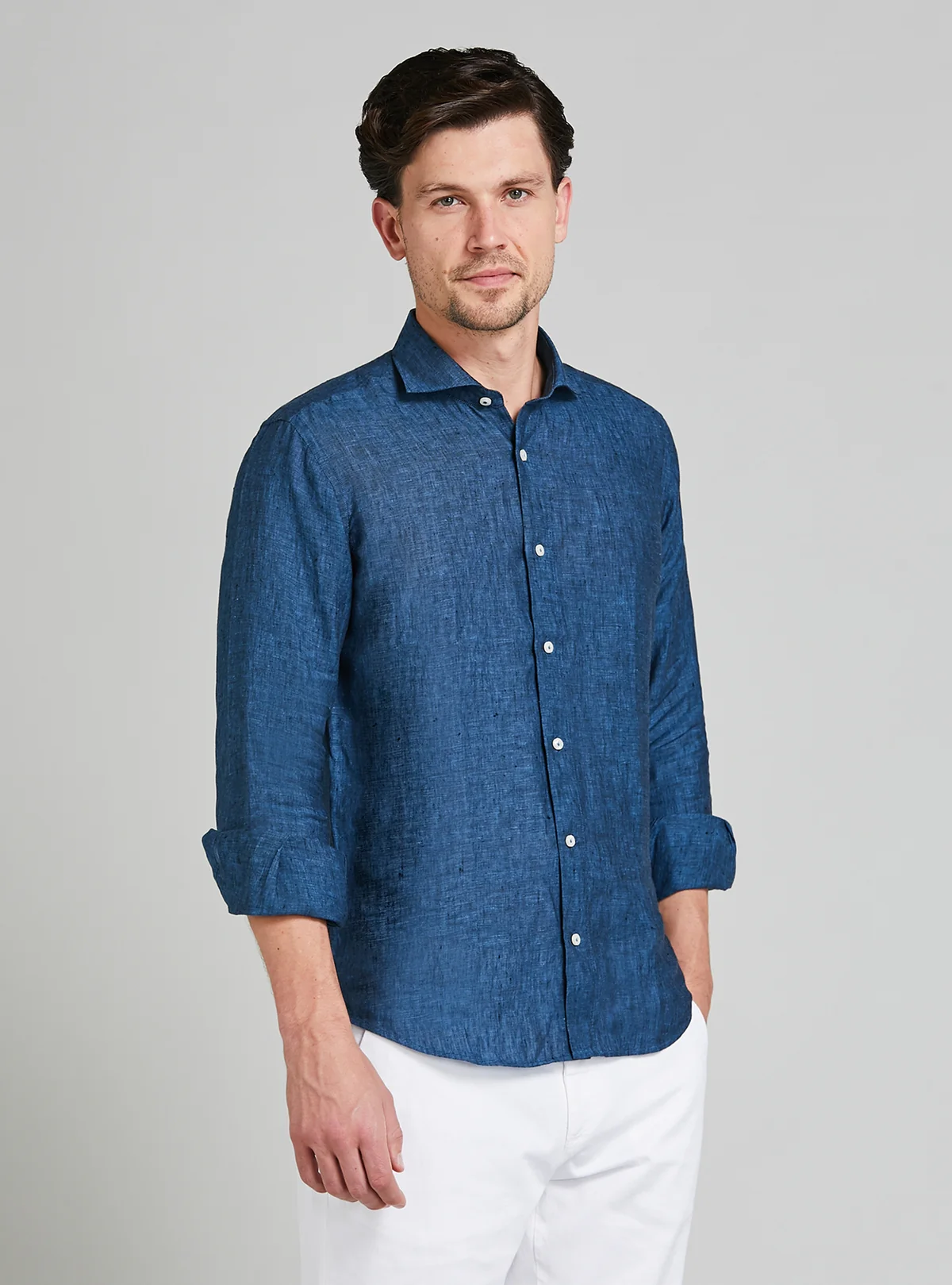 Camicia collo francese in lino tinta unita. - Image 2