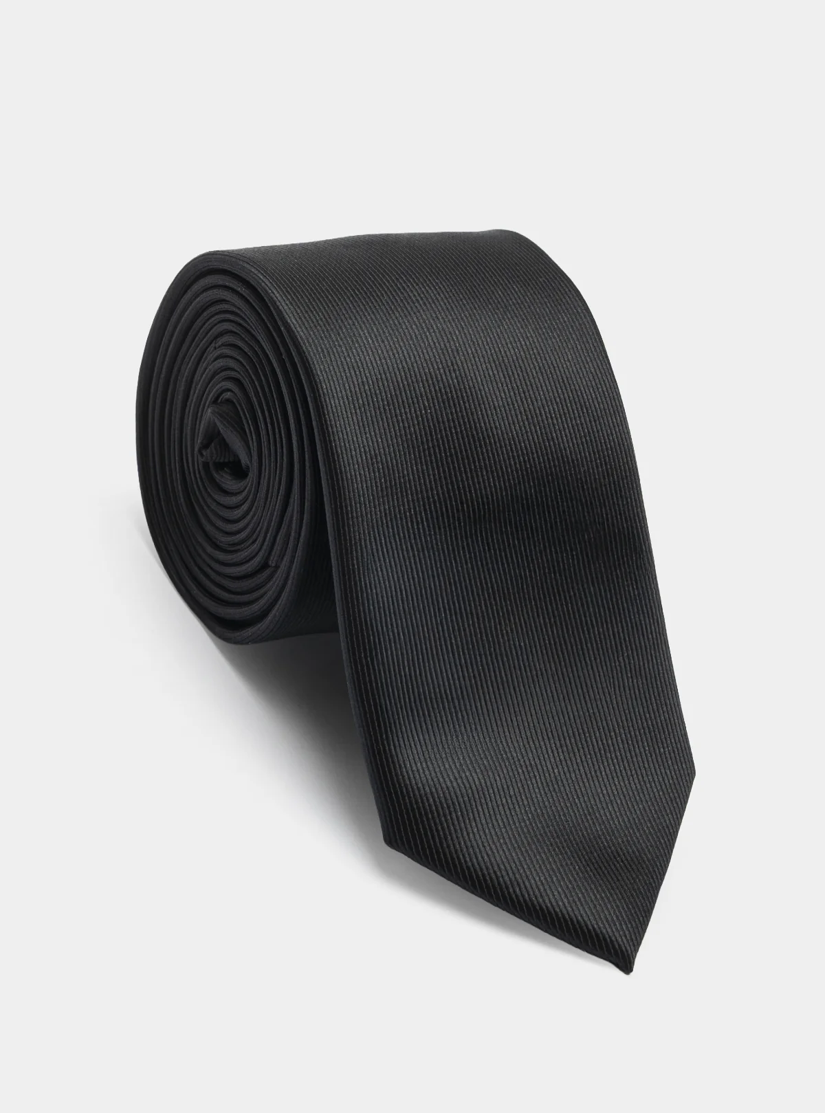Cravatta nera stretta